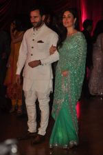 Kareena Kapoor, Saif Ali Khan at Genelia D_Souza and Ritesh Deshmukh wedding reception in Hotel Grand Hyatt, Mumbai on 4th Feb 2012 (162).JPG